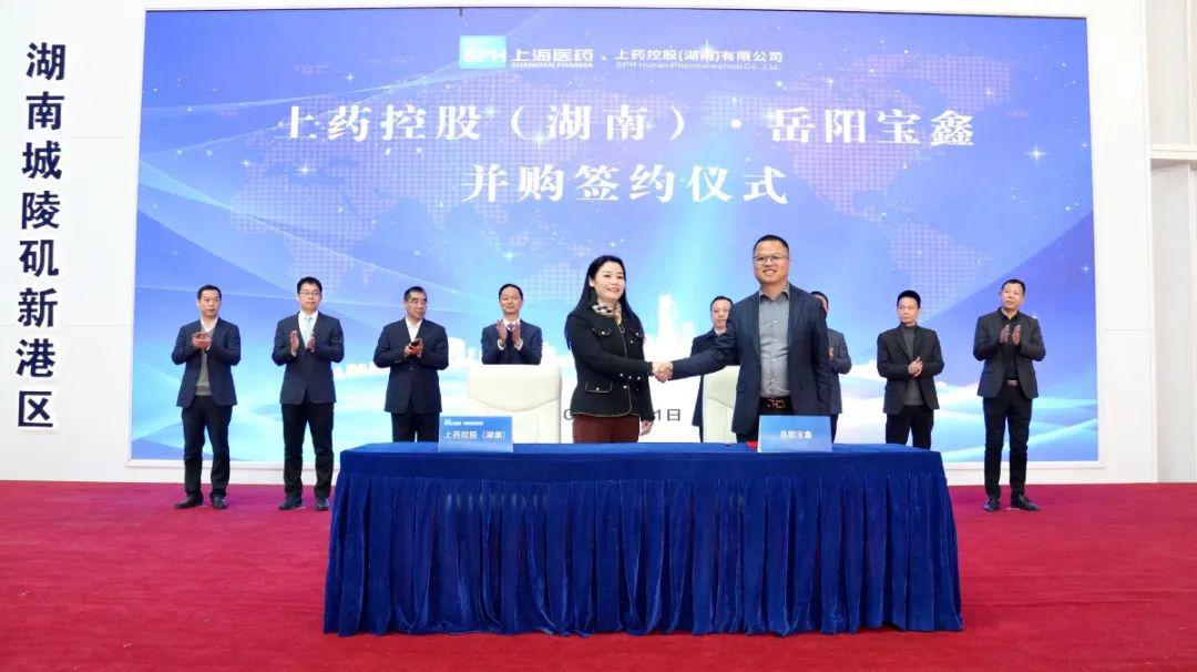 谢总签约 (2).jpg